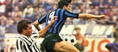 Juventus-Inter, campionato 1982/83: contrasto tra Gentile ed Altobelli