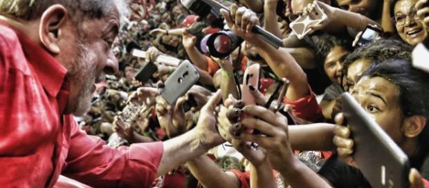 Ex-presidente Lula faz caravana ao Rio de Janeiro nesta quarta-feira (6) Ex-presidente Lula faz caravana ao Rio de Janeiro nesta quarta-feira (6)