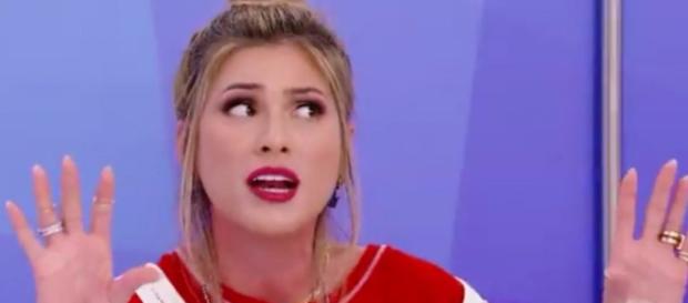 Lívia Andrade abre o jogo sobre clima no SBT. (Foto Internet) Lívia Andrade abre o jogo sobre clima no SBT. (Foto Internet)