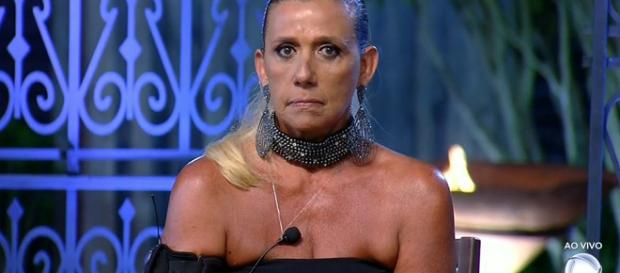 Rita deixa a fazenda após ser eliminada pelo público Rita deixa a fazenda após ser eliminada pelo público