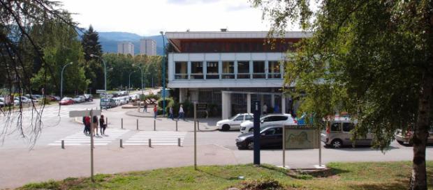 Des étudiants de l'Université Grenoble Alpes logent une centaine ... - francetvinfo.fr Des étudiants de l'Université Grenoble Alpes logent une centaine ... - francetvinfo.fr