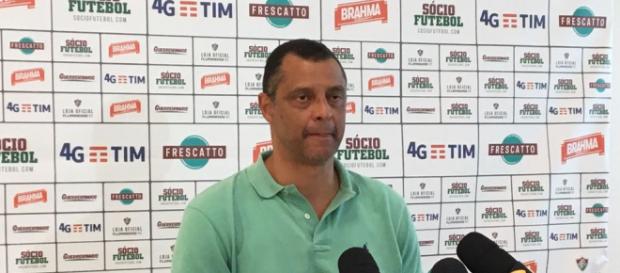 Dirigente do Flu, Alexandre Torres nega propostas e afirma desejo de contar com Gustavo Scarpa para 2018 Dirigente do Flu, Alexandre Torres nega propostas e afirma desejo de contar com Gustavo Scarpa para 2018