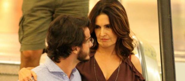 Os dois parecem estar muito felizes Os dois parecem estar muito felizes