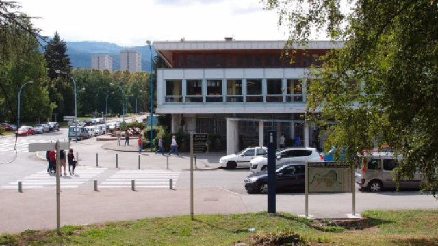 Des étudiants de l'Université Grenoble Alpes logent une centaine ... - francetvinfo.fr