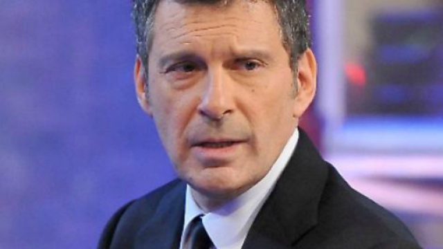 Fabrizio Frizzi torna a sorpresa in televisione.