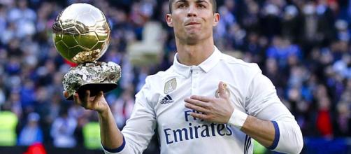 Cristiano Ronaldo a déjà une main sur le Ballon d'Or - Foot 01 - foot01.com