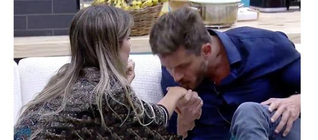 Marcos pediu desculpas para Flávia Viana (Foto: Captura de vídeo) Marcos pediu desculpas para Flávia Viana (Foto: Captura de vídeo)