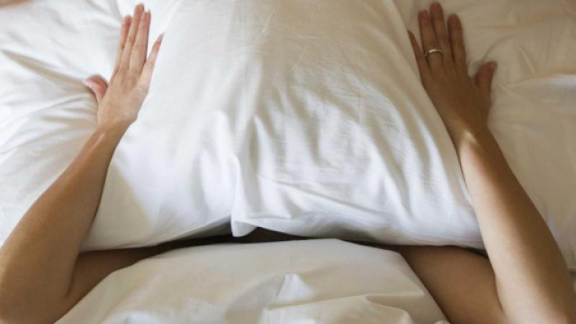 Se dormi poco (e male) forse &egrave; colpa di come mangi