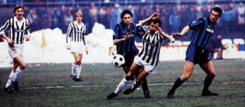 Juventus-Inter 1983/84, Michel Platini in azione contrastato da Beppe Baresi e Graziano Bini