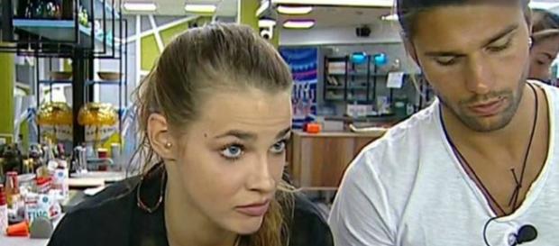 La modella ceca Ivana e Luca Onestini sono una nuova coppia? La modella ceca Ivana e Luca Onestini sono una nuova coppia?