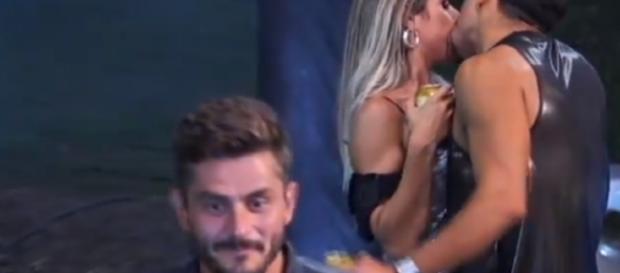 Marcos não está nos planos de Ana Paula Minerato que trocou beijos com Mateus Lisboa | Foto Reprodução Marcos não está nos planos de Ana Paula Minerato que trocou beijos com Mateus Lisboa | Foto Reprodução