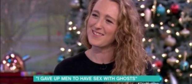 Mulher afirma que ''amantes fantasmagóricos'' são melhores que homens vivos. Foto: Reprodução/ ITV This Morning. Mulher afirma que ''amantes fantasmagóricos'' são melhores que homens vivos. Foto: Reprodução/ ITV This Morning.