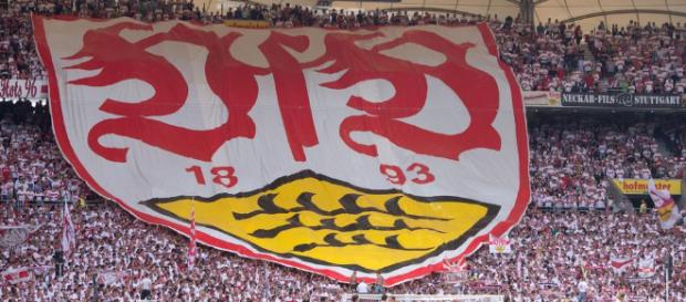 Plattfuß auf Heimfahrt: Fans helfen beim Reifenwechsel ... - gea.de Plattfuß auf Heimfahrt: Fans helfen beim Reifenwechsel ... - gea.de
