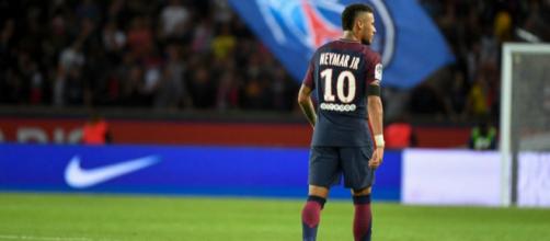 Neymar : Poursuivi par le Barca, le Brésilien contre-attaque - purepeople.com
