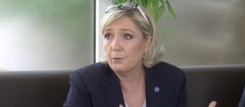 Marine Le Pen pas invitée par la famille Hallyday