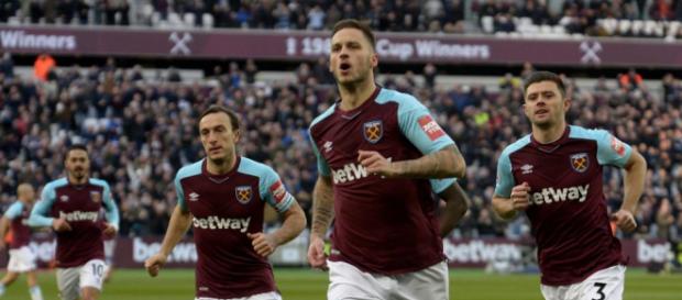 Arnautovic festeja el tanto con el que derrotaron a los "Blues". Arnautovic festeja el tanto con el que derrotaron a los "Blues".