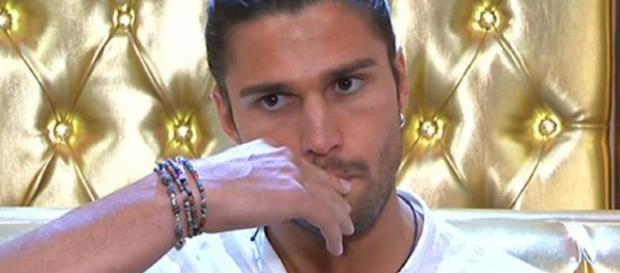 GF Vip 2: Luca Onestini umilia Cecilia GF Vip 2: Luca Onestini umilia Cecilia