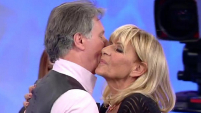 Gemma e Giorgio si baciano dopo il ballo