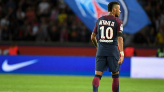 Neymar : Poursuivi par le Barca, le Brésilien contre-attaque - purepeople.com