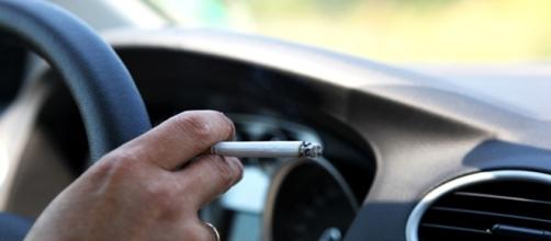 Divieto di fumo in auto: le possibili novità in arrivo