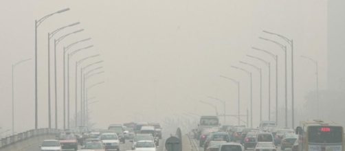 coltri di fumo soffocano le metropoli