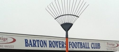 Il rastrello acquistato dal Barton Rovers FC per 8 euro