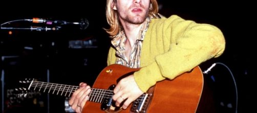 Kurt Cobain in un concerto con i Nirvana