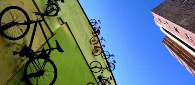 A monza la parete pop che incanta i turisti A monza la parete pop che incanta i turisti