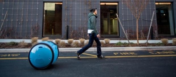 From Vespa scooters, Piaggio unveils the Gita carry-robot that follow you around. / Photo from 'Dezeen' - dezeen.com From Vespa scooters, Piaggio unveils the Gita carry-robot that follow you around. / Photo from 'Dezeen' - dezeen.com
