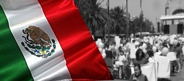 México unido, jamás será vencido. México unido, jamás será vencido.