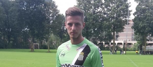 Steeven Willems a su s'imposer dans la défense carolo. Steeven Willems a su s'imposer dans la défense carolo.