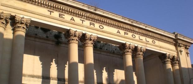 Teatro Apollo: rinvenuti sarcofaghi, gioielli antichi e mura ... - tagpress.it Teatro Apollo: rinvenuti sarcofaghi, gioielli antichi e mura ... - tagpress.it