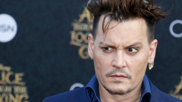 Johnny Depp métamorphosé, son nouveau look affole la Toile ! | Non ... - non-stop-people.com