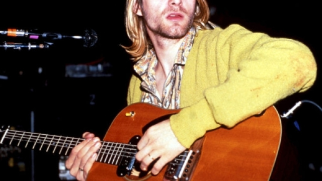 Kurt Cobain in un concerto con i Nirvana