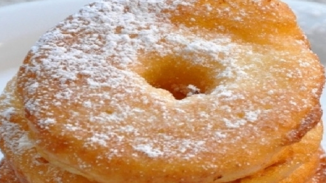 Le deliziose frittelle di mele di Carnevale