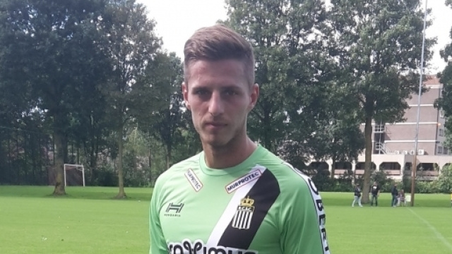 Steeven Willems a su s'imposer dans la défense carolo.