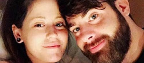 Source: Youtube ET. Jenelle Evans posts topless selfie 13 days after birth of baby