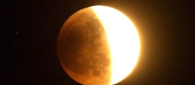 A eclipse da lua irá mostrar apenas uma leve alteração no brilho do nosso satélite natural A eclipse da lua irá mostrar apenas uma leve alteração no brilho do nosso satélite natural