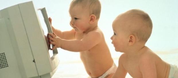 As novas gerações já nascem envolvidas com a tecnologia As novas gerações já nascem envolvidas com a tecnologia