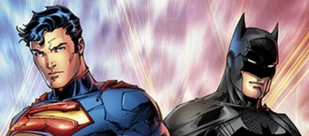 Dois personagens muito famosos dos quadrinhos Dois personagens muito famosos dos quadrinhos