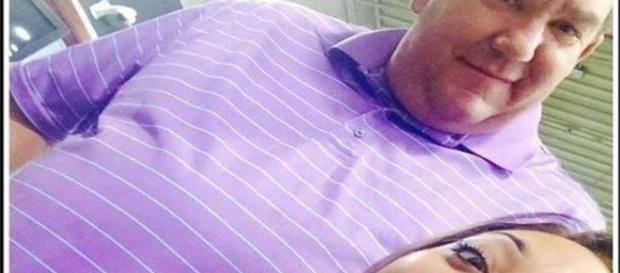 Jovem inventa desculpa e tira selfie ao ser pega colando em prova. Jovem inventa desculpa e tira selfie ao ser pega colando em prova.