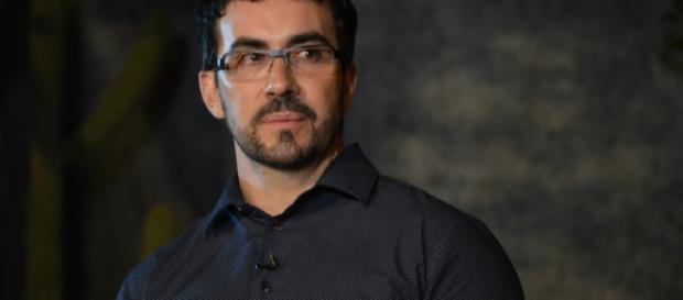 Padre Fábio de Melo respondeu críticas de Sônia Abrão nas redes sociais Padre Fábio de Melo respondeu críticas de Sônia Abrão nas redes sociais