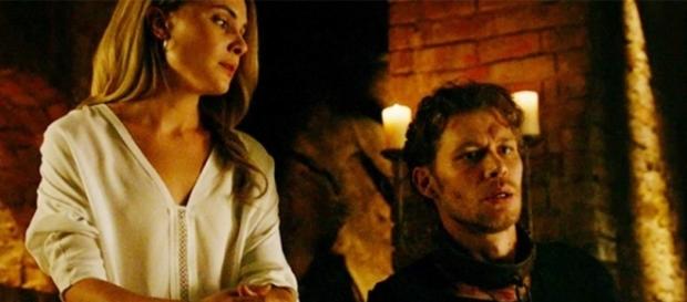 Será Cami uma alucinação de Klaus? (Foto: Divulgação/CW) Será Cami uma alucinação de Klaus? (Foto: Divulgação/CW)