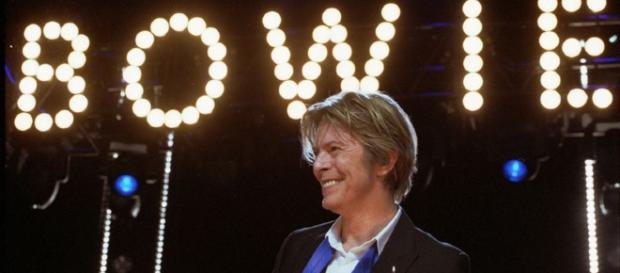 Sony anuncia lançamento de EP de David Bowie em CD e edição especial em vinil Sony anuncia lançamento de EP de David Bowie em CD e edição especial em vinil