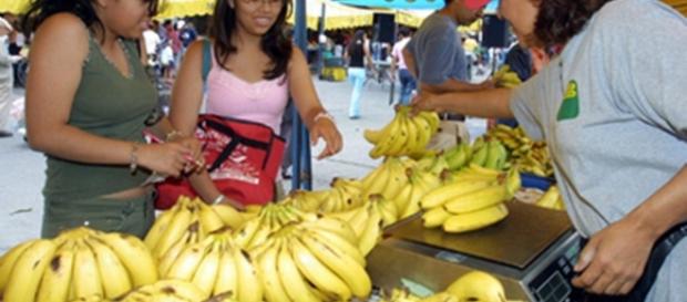 Três simpatias com banana para trazer amor, sorte e energias possitivas Três simpatias com banana para trazer amor, sorte e energias possitivas