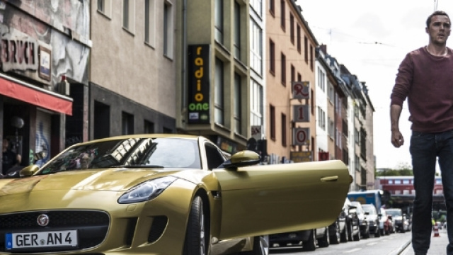 Autobahn - Fuori controllo: Nicholas Hoult in una scena del film ... - movieplayer.it