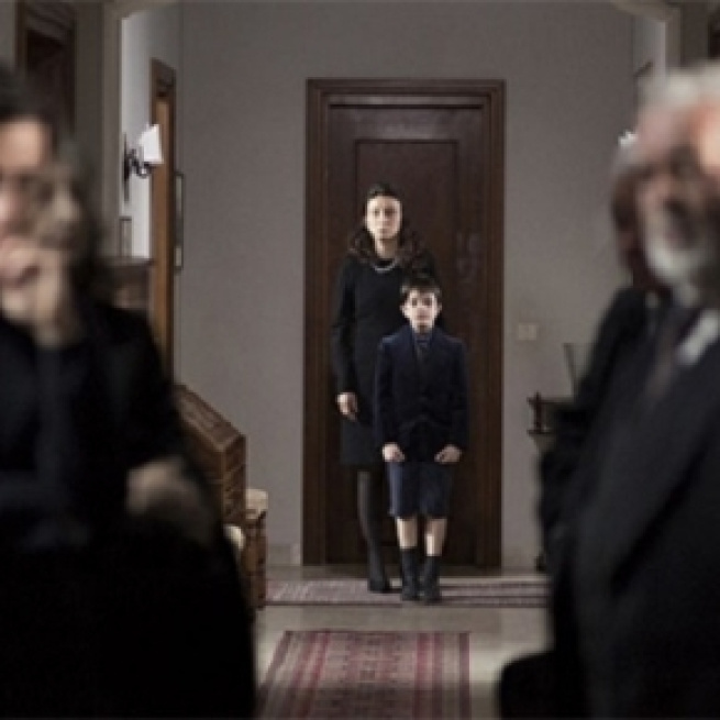 Escena del funeral de la madre en 'Felices sueños', con el Massimo niño al fondo.