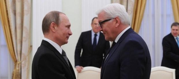 Der neue Bundespräsident Frank-Walter Steinmeier (re.) mit Vladimir Putin. (Foto: kremlin.ru / CC BY-SA 3.0) Der neue Bundespräsident Frank-Walter Steinmeier (re.) mit Vladimir Putin. (Foto: kremlin.ru / CC BY-SA 3.0)