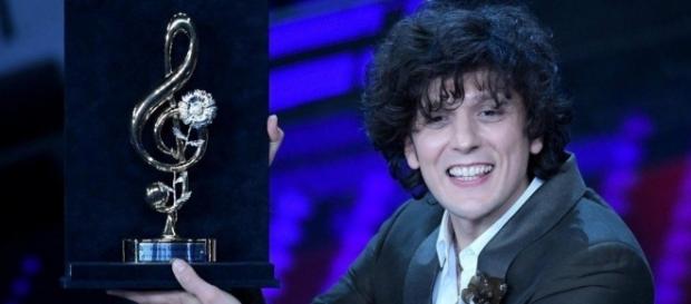 Nella terza serata Ermal Meta vince il Premio per la migliore cover con "Amara terra mia" di Domenico Modugno. Nella terza serata Ermal Meta vince il Premio per la migliore cover con "Amara terra mia" di Domenico Modugno.