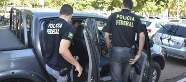 Polícia Federal e operação Lava Jato Polícia Federal e operação Lava Jato